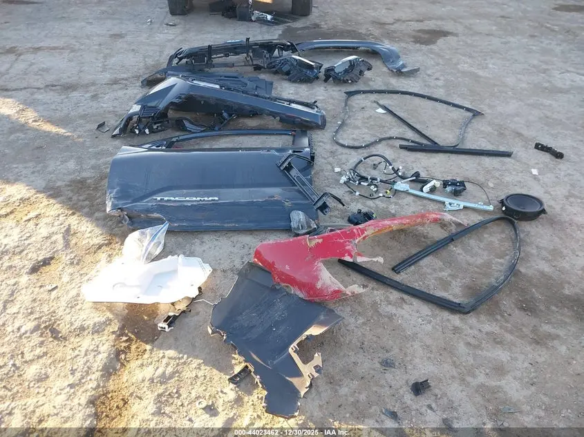 2025 TOYOTA TACOMA SR5