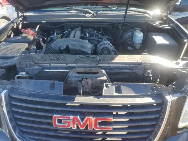 2013 GMC YUKON SLE  