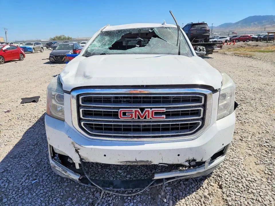 2017 GMC YUKON XL K1500 SLE  