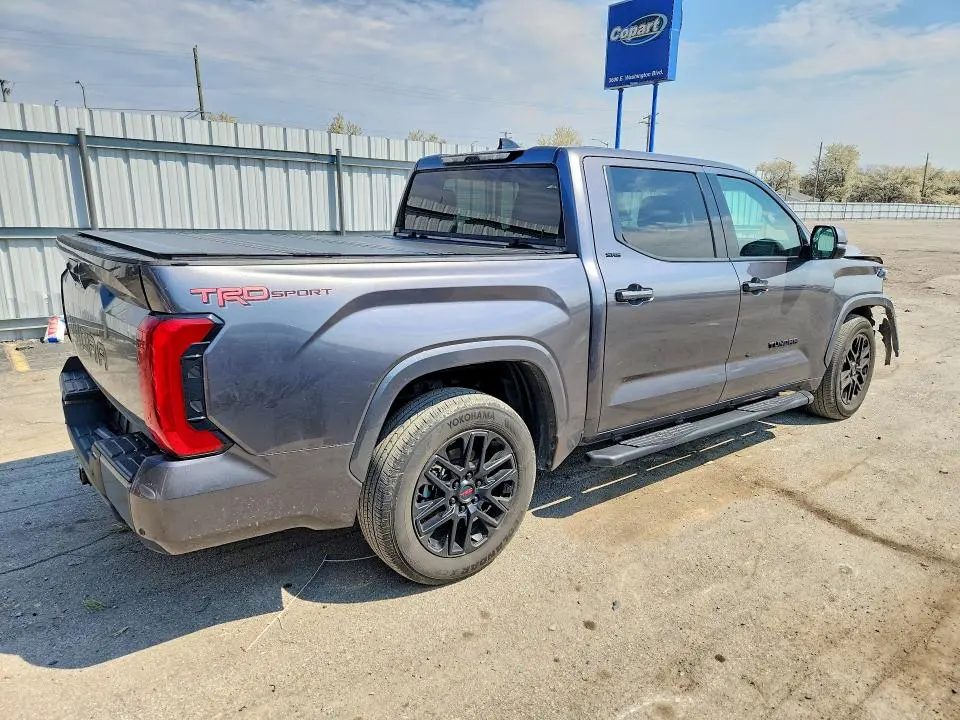 2022 TOYOTA TUNDRA SR5  