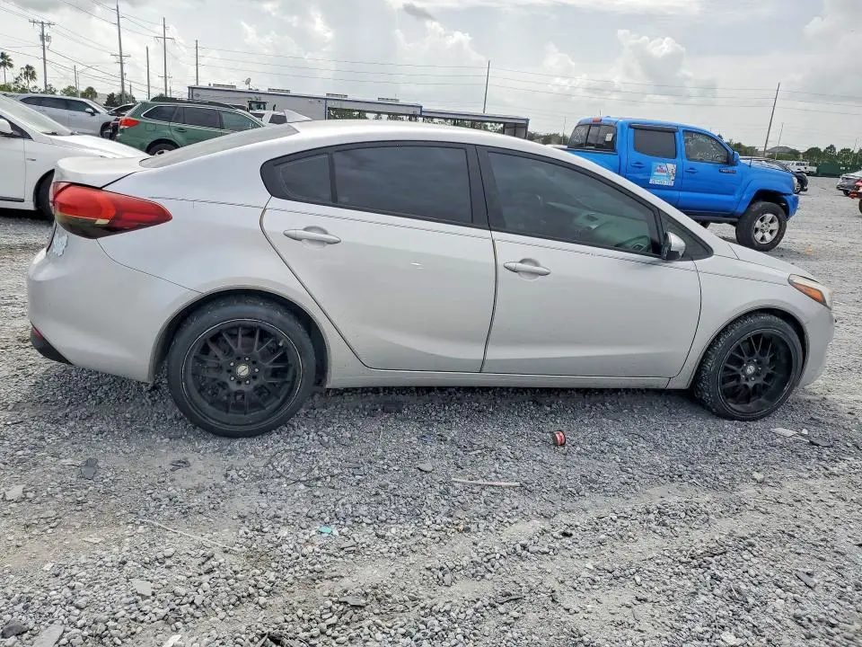 2017 KIA FORTE LX  