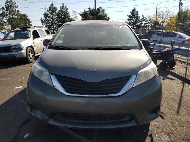 2013 TOYOTA SIENNA LE