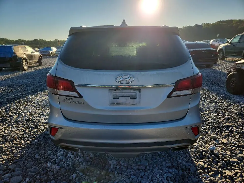 2017 HYUNDAI SANTA FE SE  