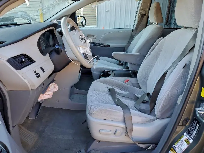2011 TOYOTA SIENNA LE  