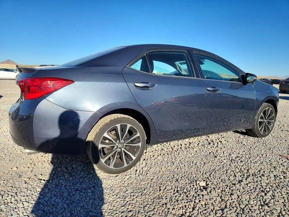 2017 TOYOTA COROLLA SE  