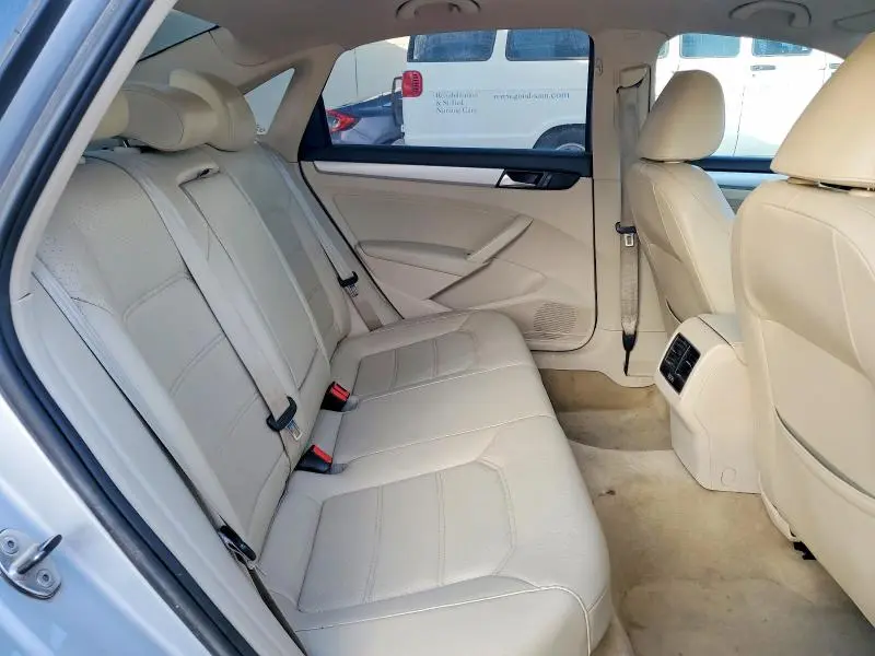 2013 VOLKSWAGEN PASSAT SE  