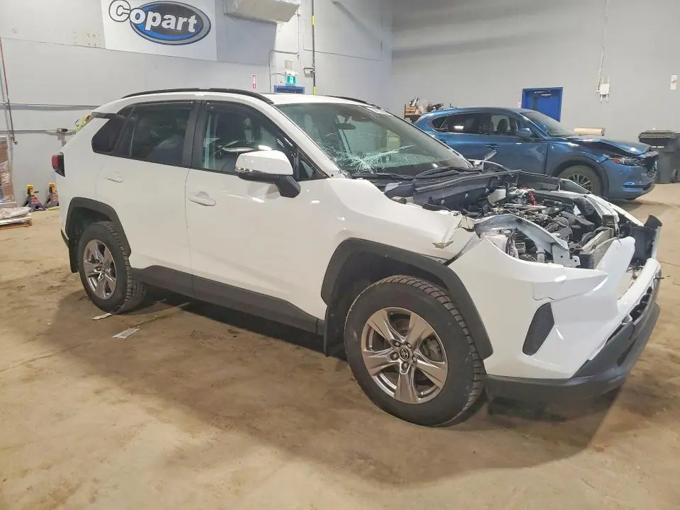 2022 TOYOTA RAV4 XLE  