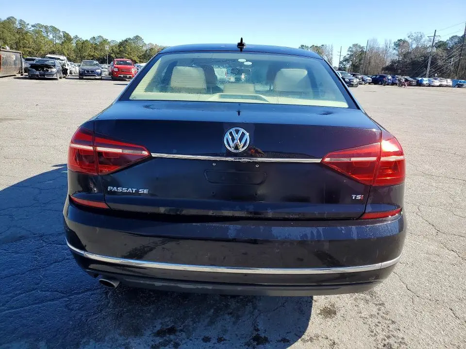 2017 VOLKSWAGEN PASSAT SE  