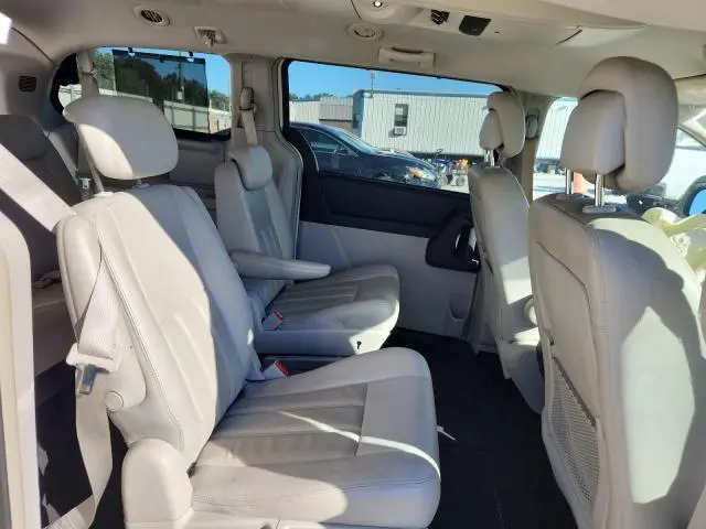 2010 CHRYSLER TOWN & COUNTRY TOURING PLUS  