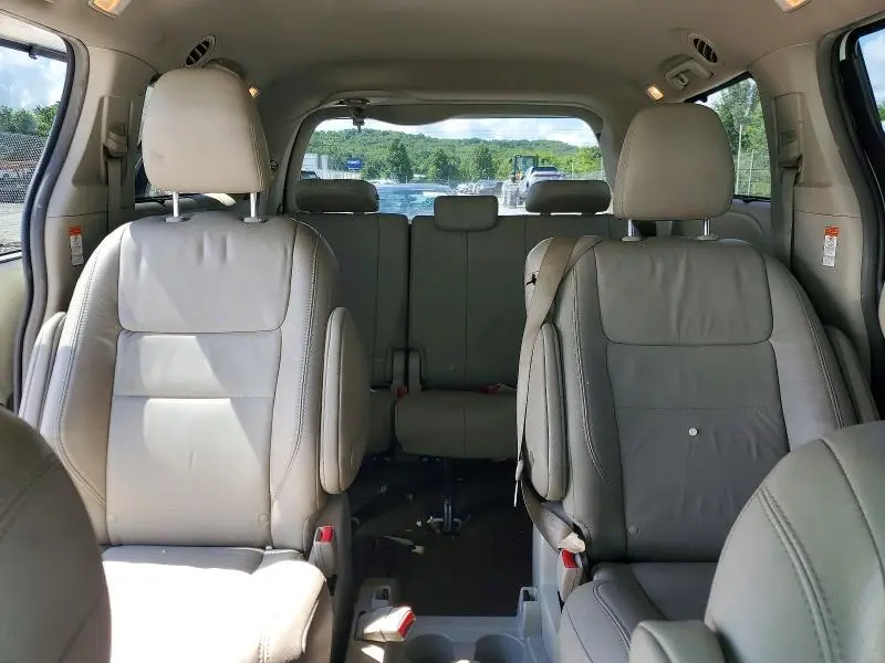 2017 TOYOTA SIENNA XLE PREMIUM 8-PASSENGER  