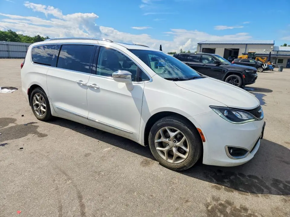 2017 CHRYSLER PACIFICA LIMITED  