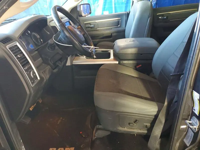 2016 RAM 1500 SLT  