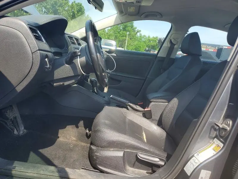 2011 VOLKSWAGEN JETTA SE  