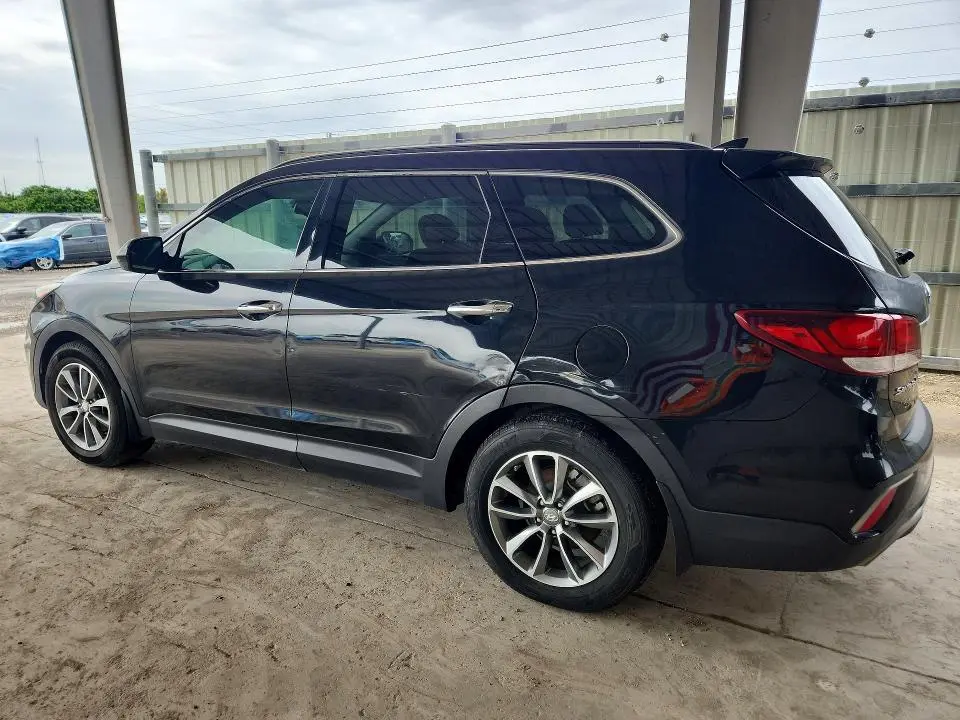 2018 HYUNDAI SANTA FE SE  