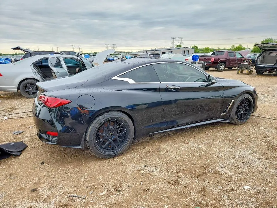2022 INFINITI Q60 LUXE  