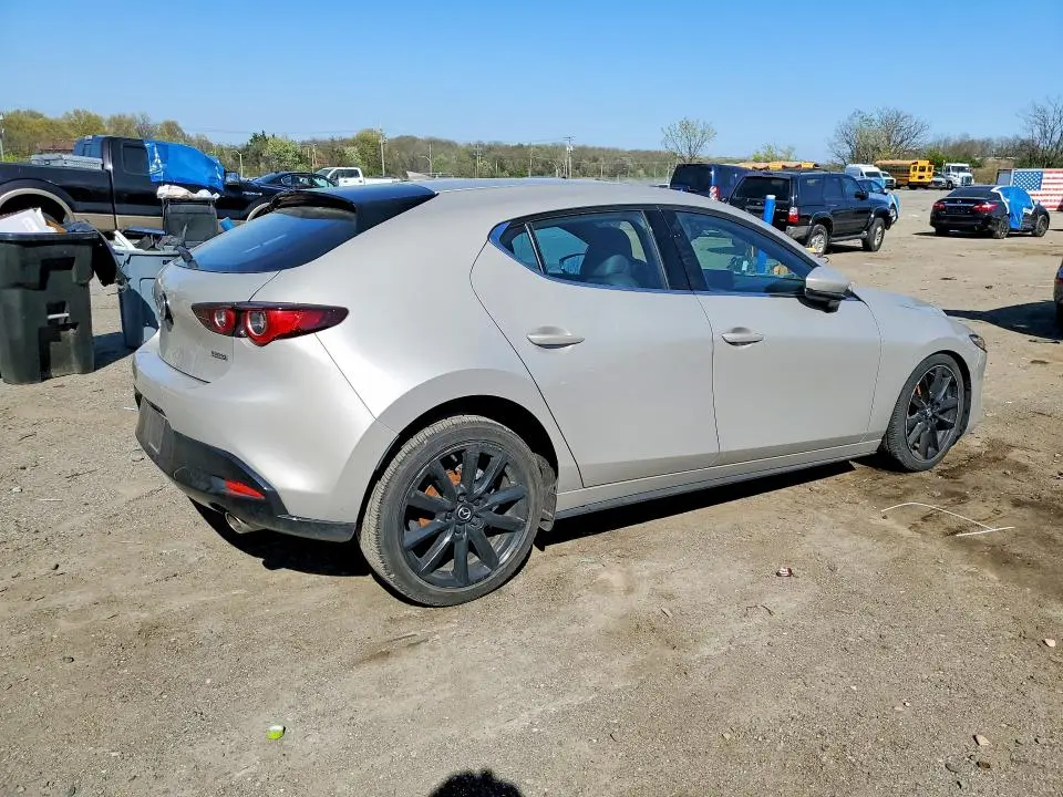 2023 MAZDA 3 PREMIUM  