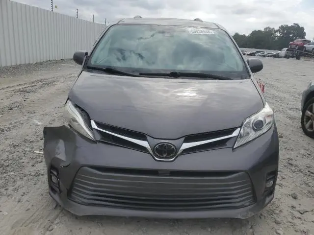 2019 TOYOTA SIENNA XLE  