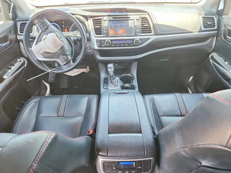 2019 TOYOTA HIGHLANDER SE  