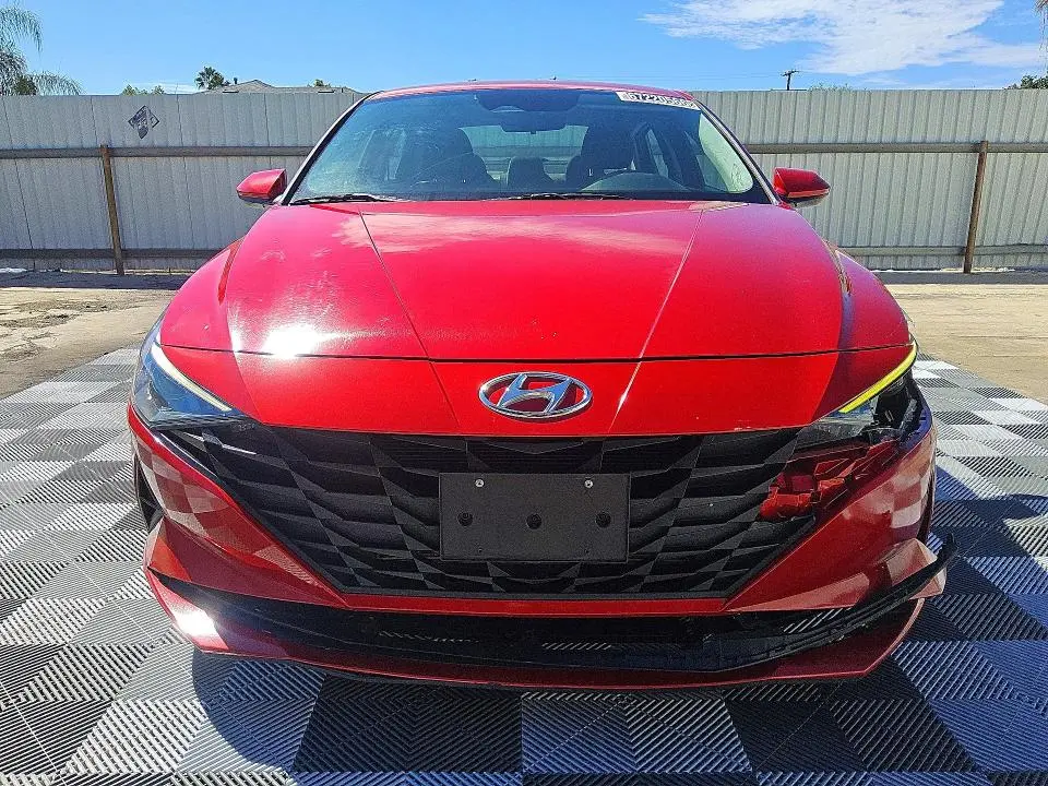 2021 HYUNDAI ELANTRA SE  
