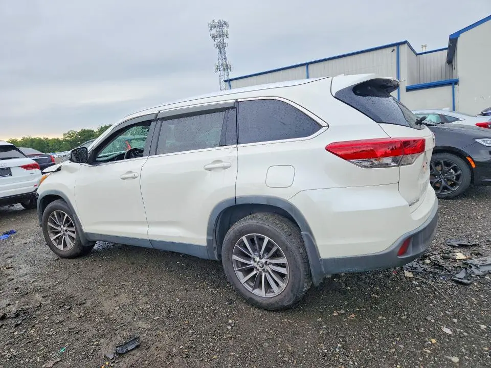 2019 TOYOTA HIGHLANDER XLE  