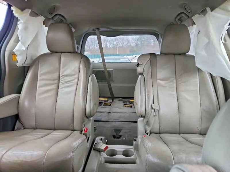 2011 TOYOTA SIENNA XLE 8-PASSENGER  