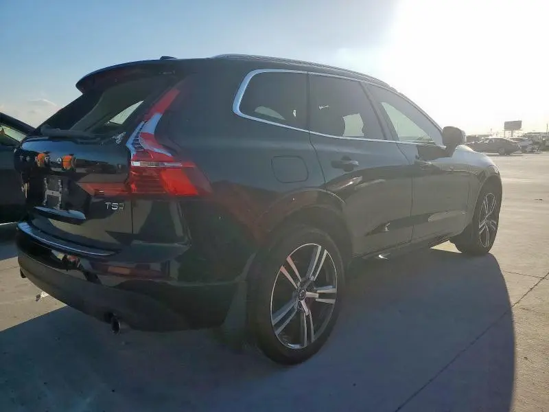 2018 VOLVO XC60 T5 MOMENTUM  