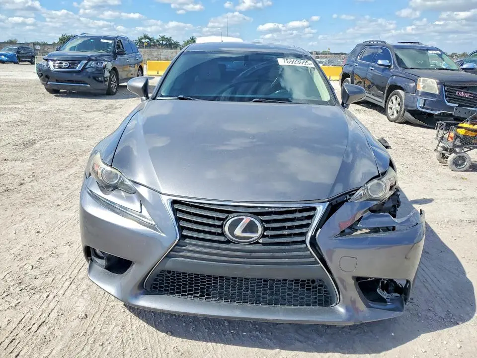 2016 LEXUS IS 200T  