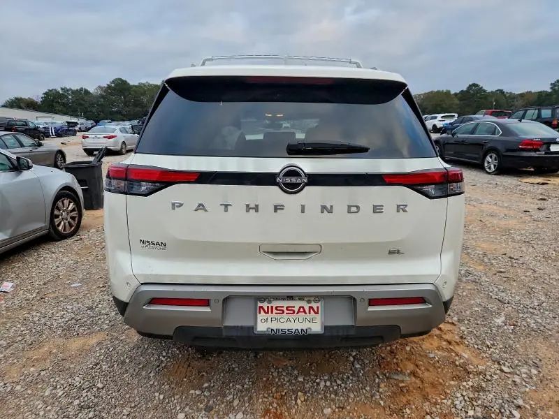 2024 NISSAN PATHFINDER SL  