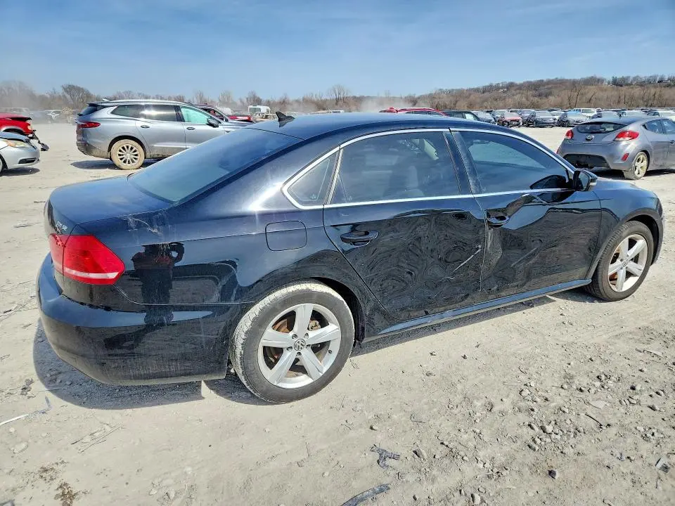 2013 VOLKSWAGEN PASSAT SE  