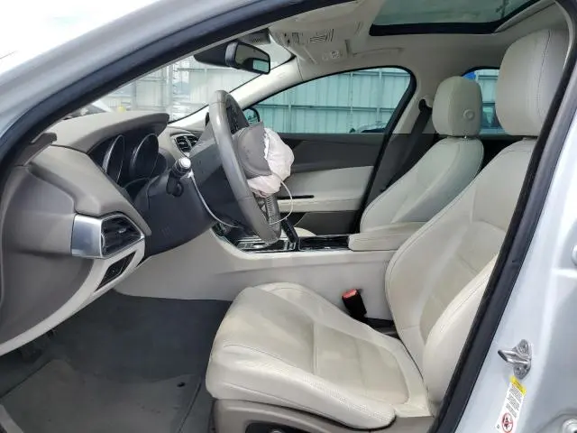 2017 JAGUAR XE PRESTIGE  