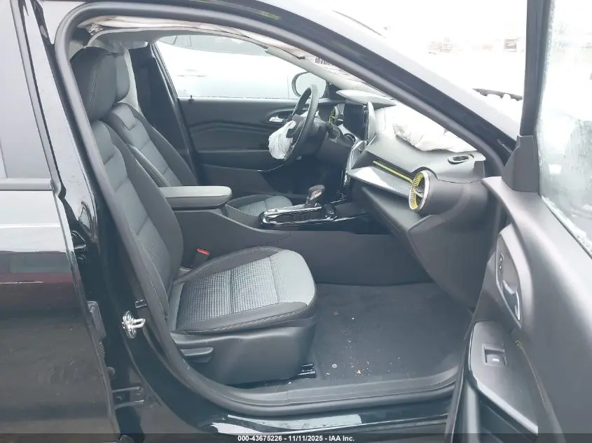 2025 CHEVROLET TRAX FWD LT