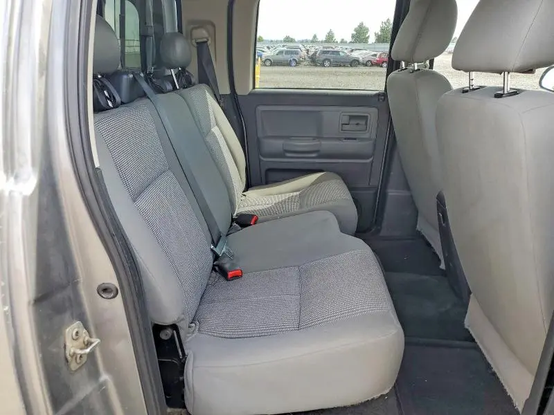 2011 DODGE DAKOTA SLT  