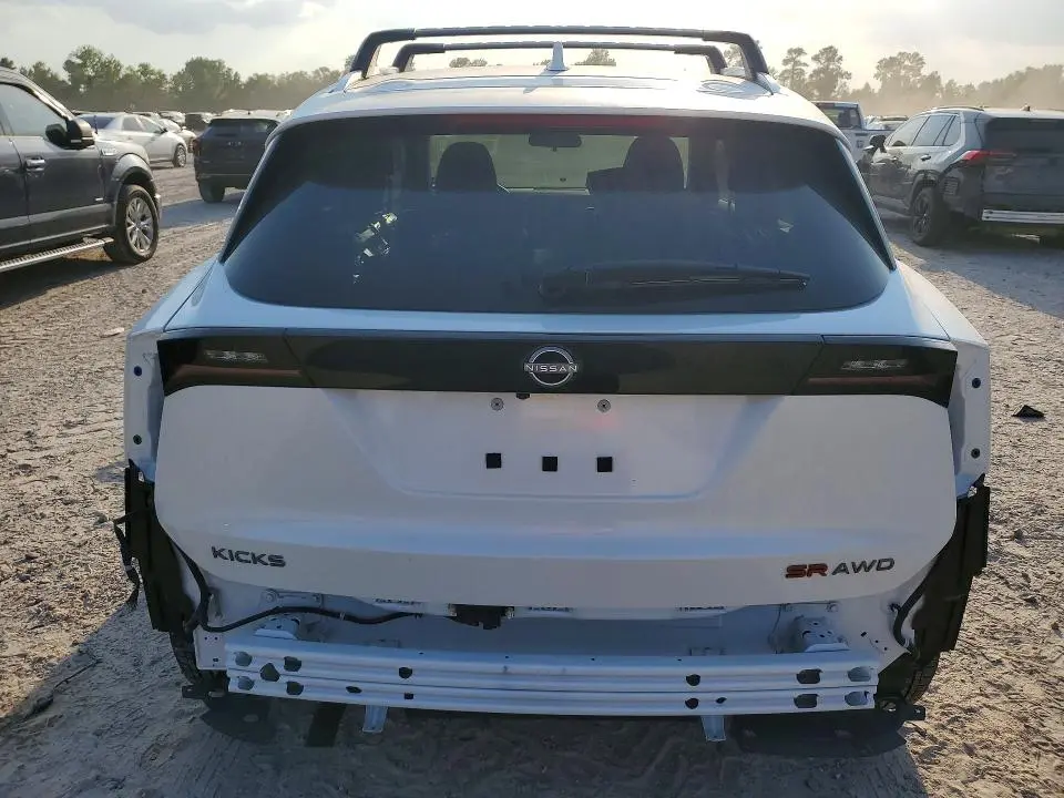 2025 NISSAN KICKS SR  