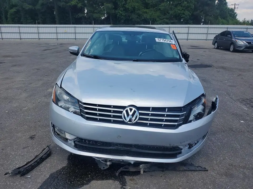 2015 VOLKSWAGEN PASSAT SE  