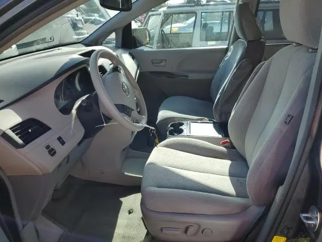 2013 TOYOTA SIENNA LE  