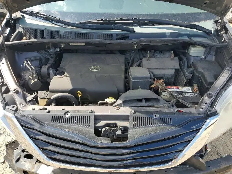 2011 TOYOTA SIENNA XLE 8-PASSENGER  