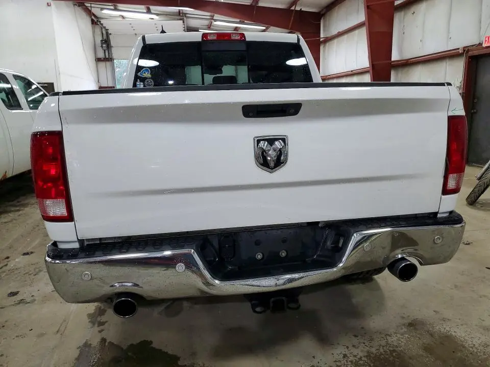 2016 RAM 1500 SLT  