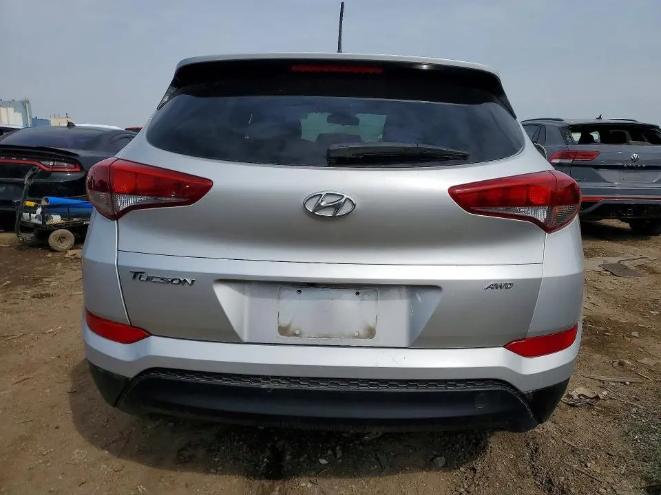 2016 HYUNDAI TUCSON SE  