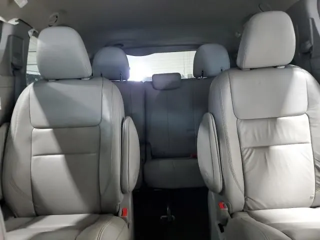2019 TOYOTA SIENNA XLE  