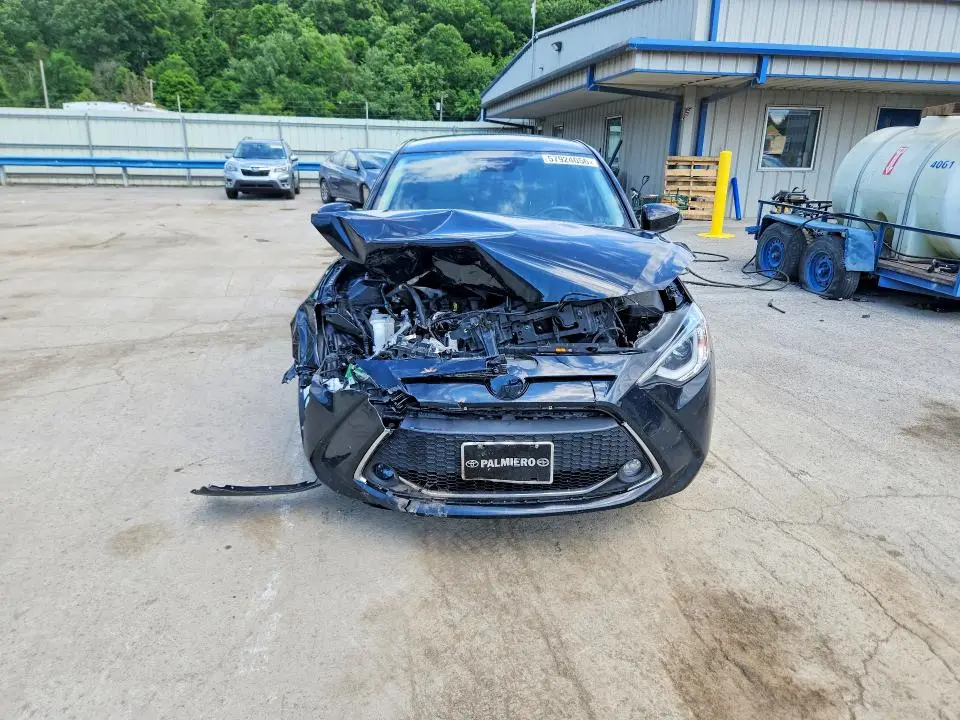 2019 TOYOTA YARIS XLE  