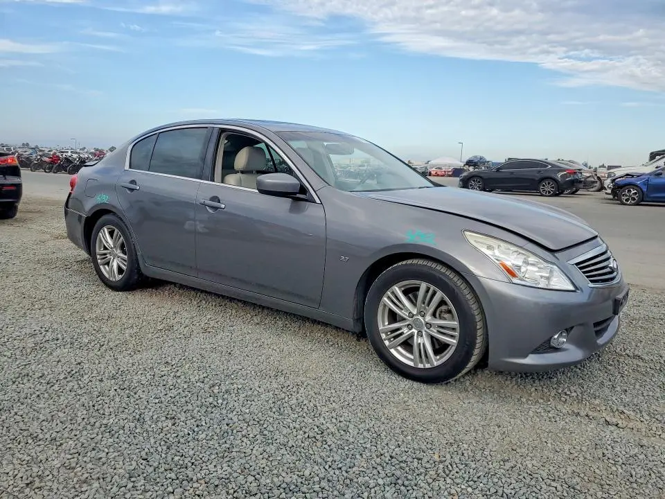 2015 INFINITI Q40 BASE  
