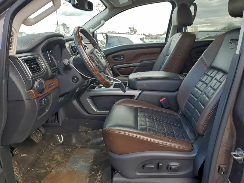 2017 NISSAN TITAN SV  