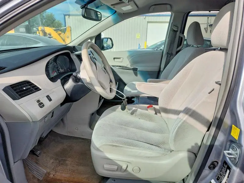 2011 TOYOTA SIENNA LE  