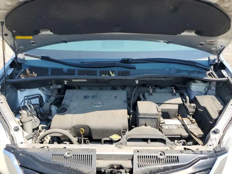 2011 TOYOTA SIENNA LE  