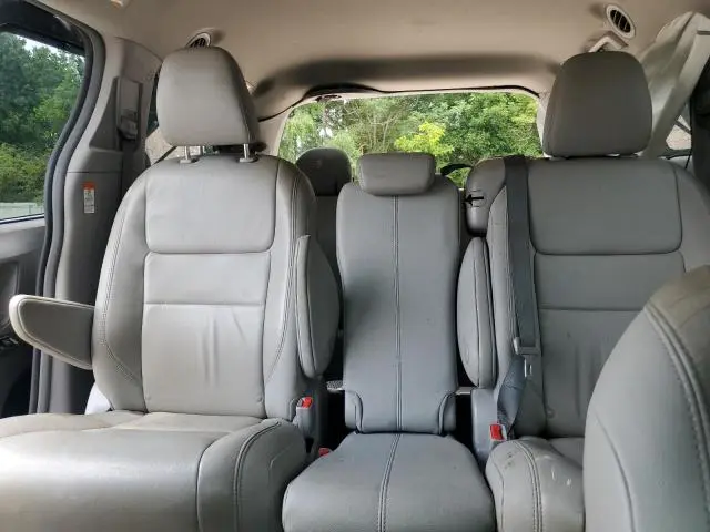 2018 TOYOTA SIENNA XLE  