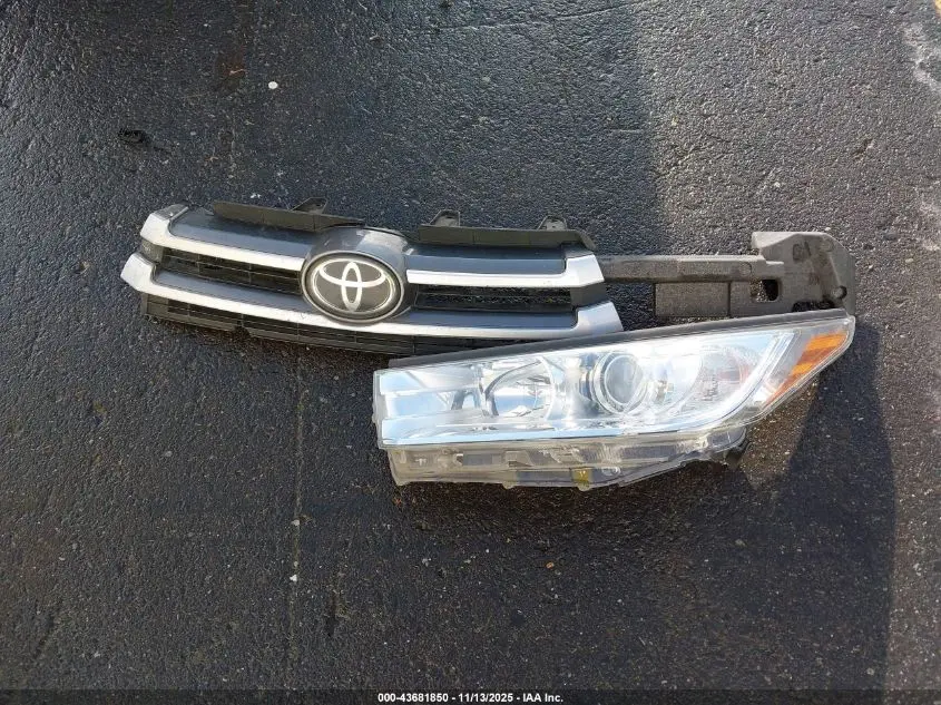 2019 TOYOTA HIGHLANDER LE