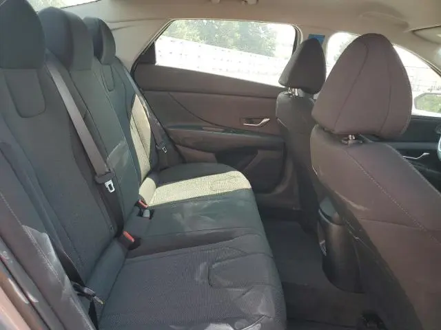 2024 HYUNDAI ELANTRA SE  