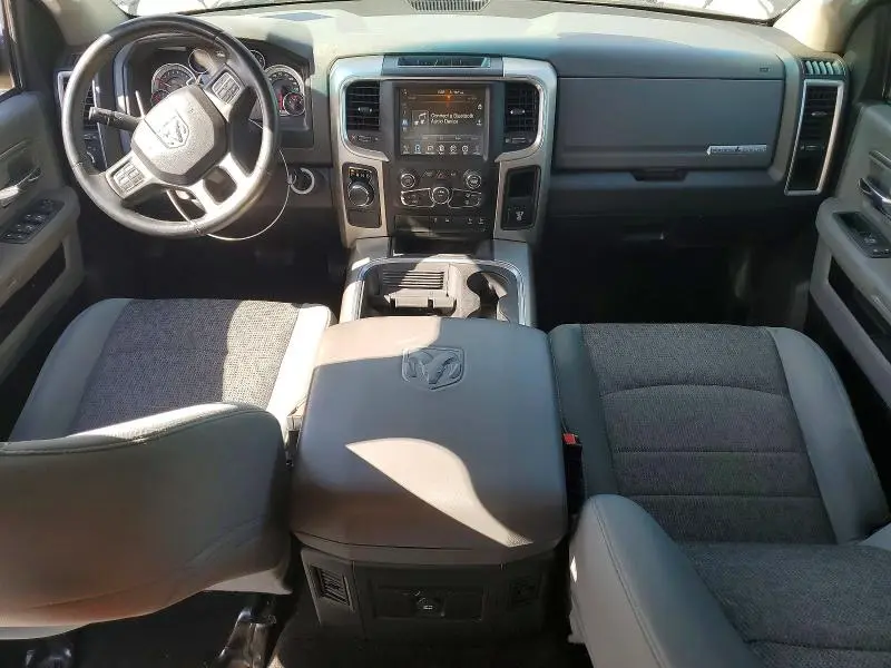 2016 RAM 1500 SLT  
