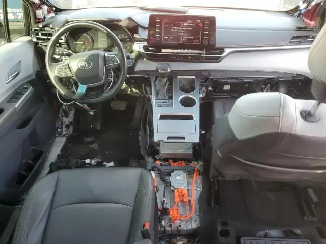 2021 TOYOTA SIENNA XSE  