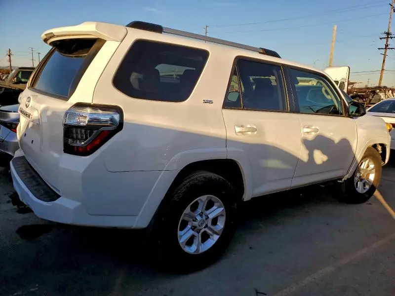 2022 TOYOTA 4RUNNER SR5  